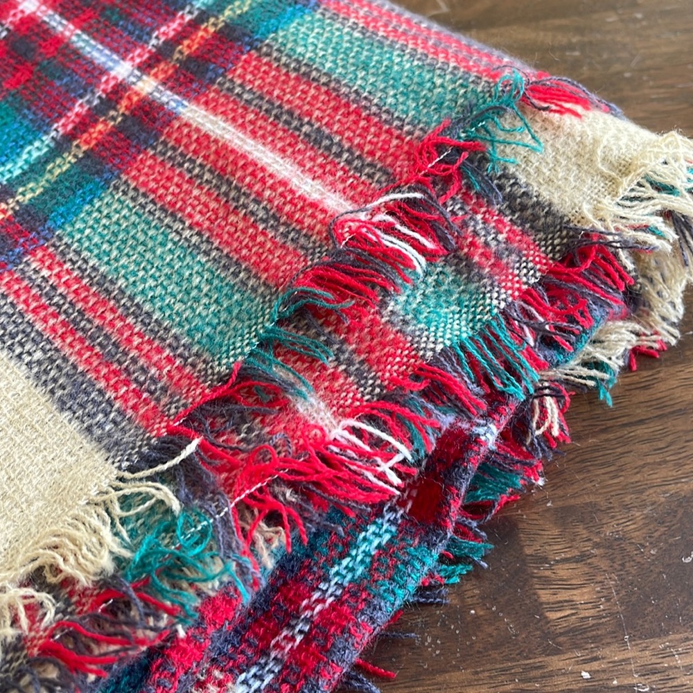 Large Lightweight Blanket Scarf/ Wrap / Throw - Picture 3 of 6